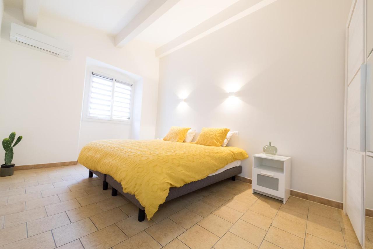 Ravissant Triplex Et Duplex Au Centre De Pont St Espritアパートメント エクステリア 写真